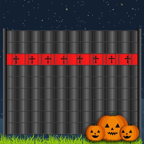 Dekorative Halloween-Szene mit Zaun und Kürbissen