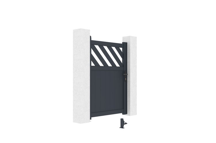 Gartentor aus Aluminium in Anthrazit mit vertikalen und diagonalen Streben, montiert zwischen zwei weißen Pfosten.