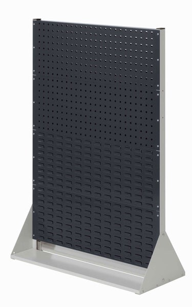 Freistehende Lochwand aus Metall mit quadratischer Lochung und Schlitzlochung zur Werkzeugaufbewahrung.