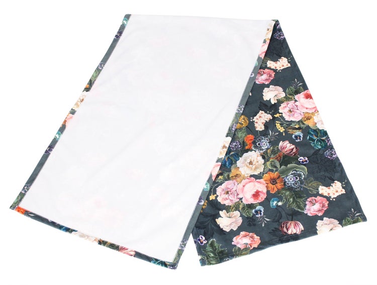 Dekorative Tischdecke mit Blumenmuster