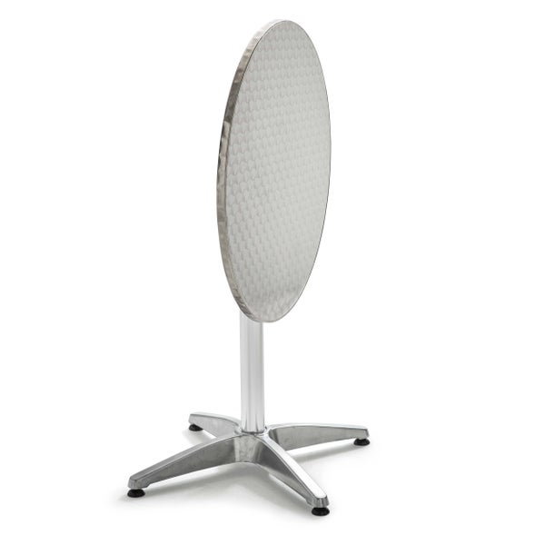 Klappbarer Stehtisch aus Aluminium mit runder, vertikal geklappter Tischplatte und Vierfuß-Gestell.