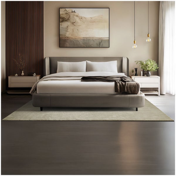 Modernes Schlafzimmer mit gepolstertem Bett, Holz-Wandpaneelen, Pendelleuchten und Wandbild in hellem, minimalistischem Design.