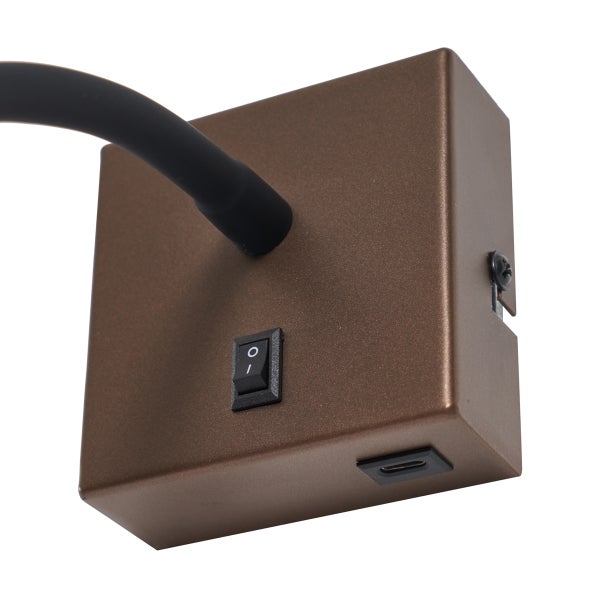 Detailansicht einer Wandleuchte mit Schalter und USB-Anschluss