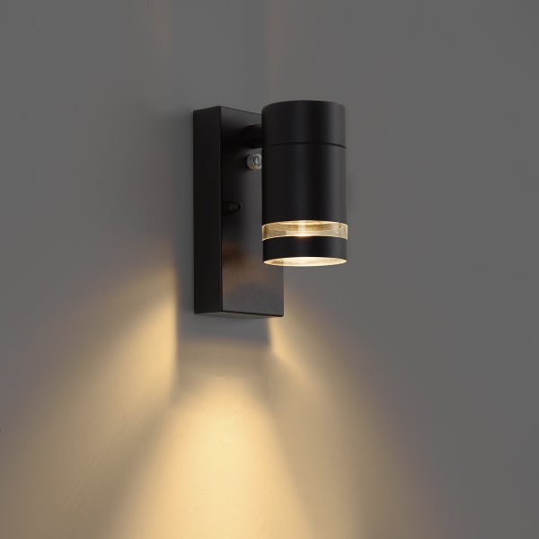 Moderne LED Wandleuchte mit Bewegungsmelder für den Außenbereich