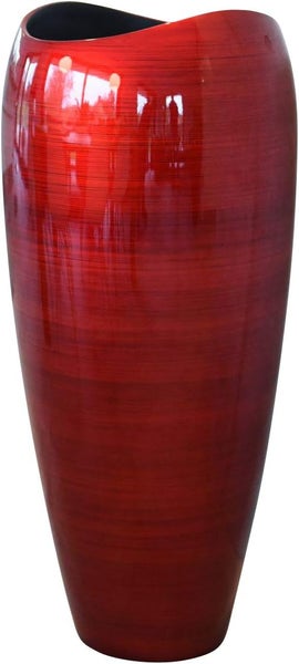 Hohe rote Bodenvase mit glänzender Oberfläche und horizontaler Struktur.