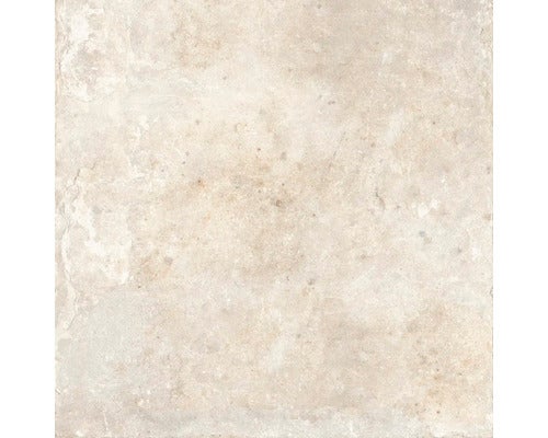 Quadratische hellbeige Feinsteinzeugfliese in Natursteinoptik mit matter Oberfläche.