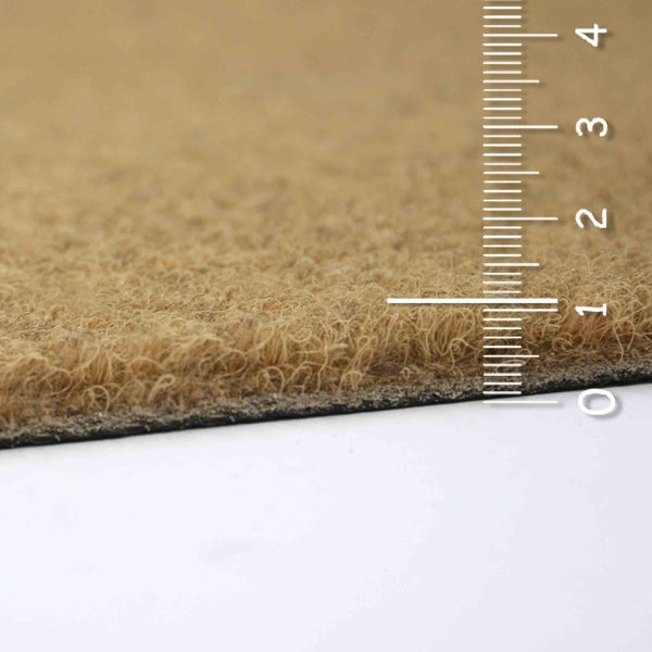 Detailaufnahme eines Teppichs mit Messskala zur Bestimmung der Florhöhe