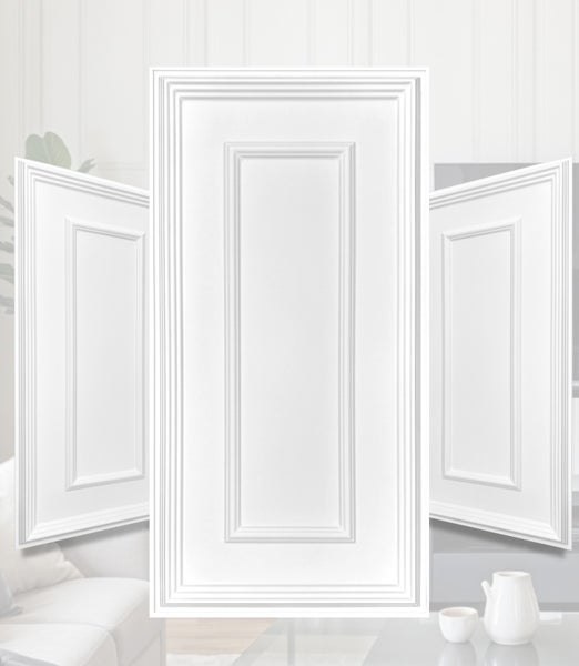 Drei weiße Schranktüren mit Rahmen