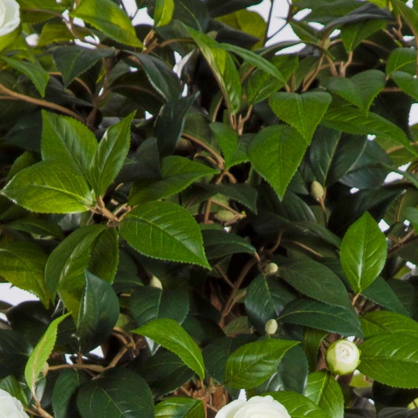 Künstliche Rose in Cremeweiß mit detailreichen Blütenblättern aus Textilgewebe.