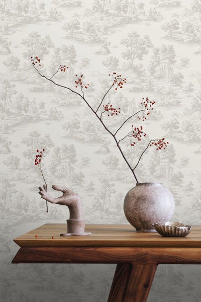 Dekorative Tapete mit Landschaftsmuster auf einer Tischdekoration mit Vase