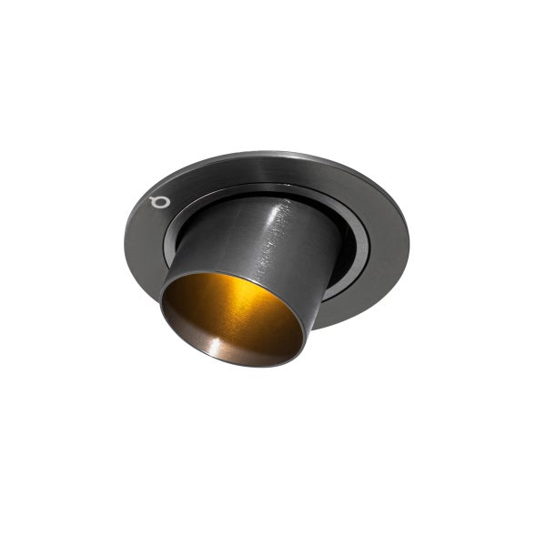 Schwenkbarer Einbaustrahler aus dunkelgrauem Metall mit zylindrischem Leuchtenkopf und warmem Licht.
