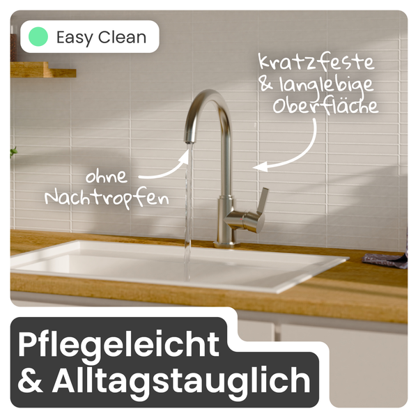 Küchenarmatur in Edelstahl-Optik mit fließendem Wasser, pflegeleicht, kratzfeste Oberfläche und ohne Nachtropfen.