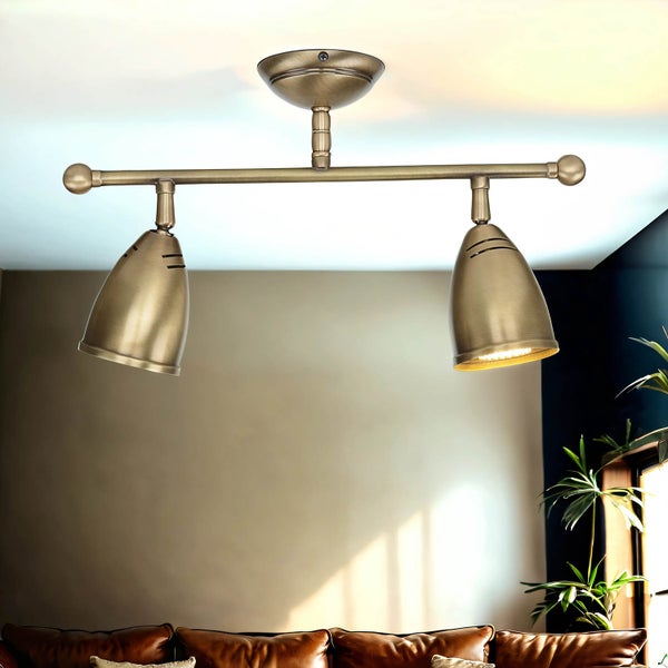 Deckenleuchte mit zwei Strahlern über einem Sofa