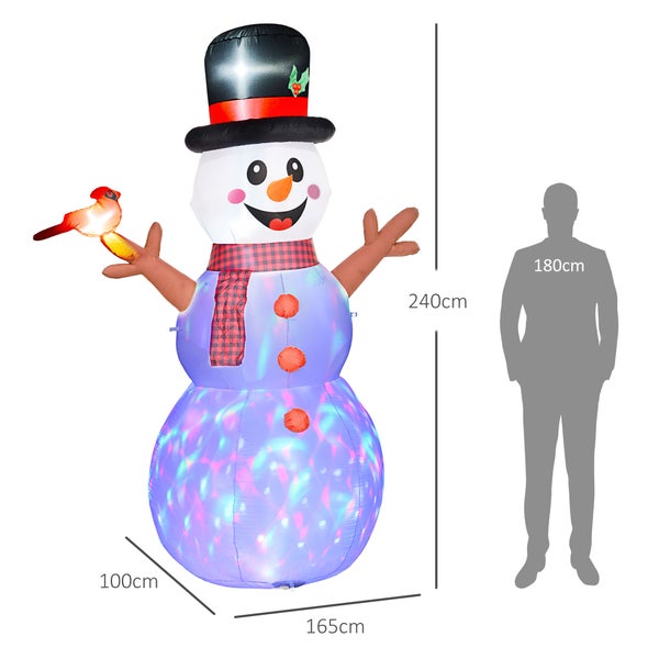 Aufblasbarer Schneemann mit Beleuchtung, Zylinder, Schal und Vogel. Maße: 240 Zentimeter hoch, 165 Zentimeter breit und 100 Zentimeter tief.
