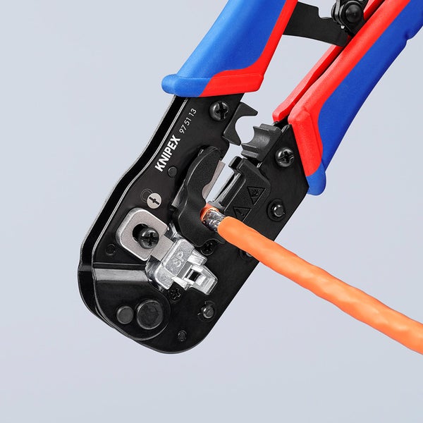 Knipex Crimpzange mit Kabel im Detail