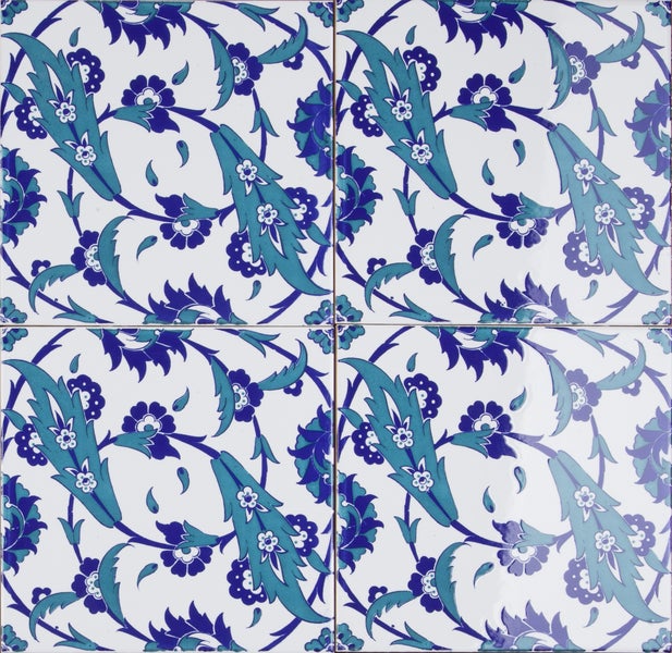 Fliesen mit floralem Muster