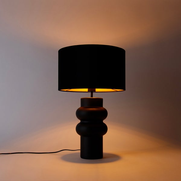 Schwarze Tischleuchte mit Stoffschirm