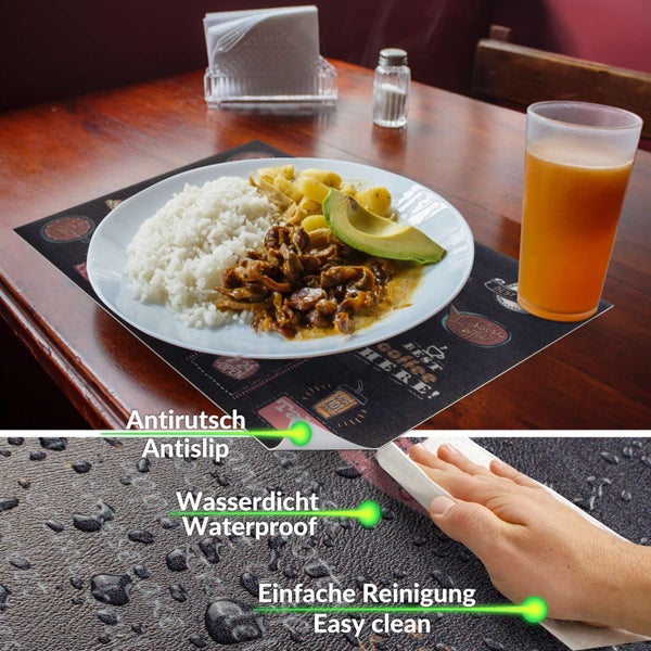 Wasserdichtes Antirutsch-Tischset mit Kaffee-Motiv auf einem Holztisch, zeigt einfache Reinigung der strukturierten Oberfläche.