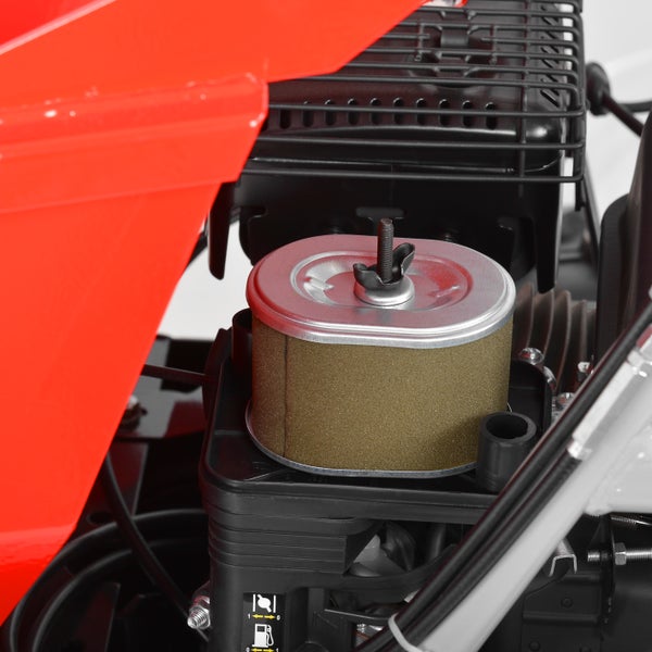 Luftfilter für Motorgeräte mit Metallabdeckung und Flügelmutter.