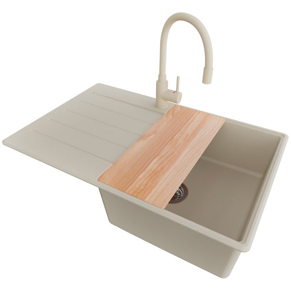 Spüle mit Abtropffläche, Armatur und Schneidebrett