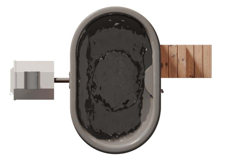 Draufsicht auf ein ovales Badefass mit externem Ofen und hölzerner Ablage.