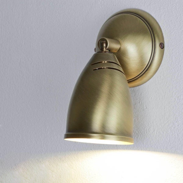 Goldfarbene Wandleuchte zur Innenbeleuchtung