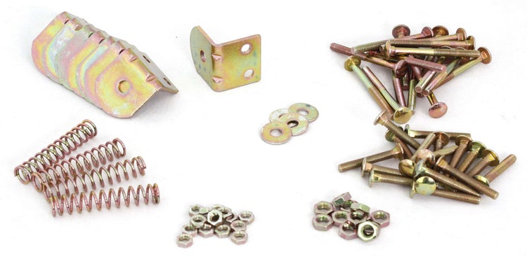 Montageset bestehend aus Winkelverbindern, Schrauben, Muttern, Unterlegscheiben und Federn aus Metall