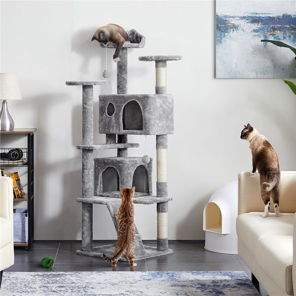 Grauer Kratzbaum mit Katzen