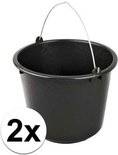 Zwei Mörtelkübel aus Kunststoff mit Metallbügel