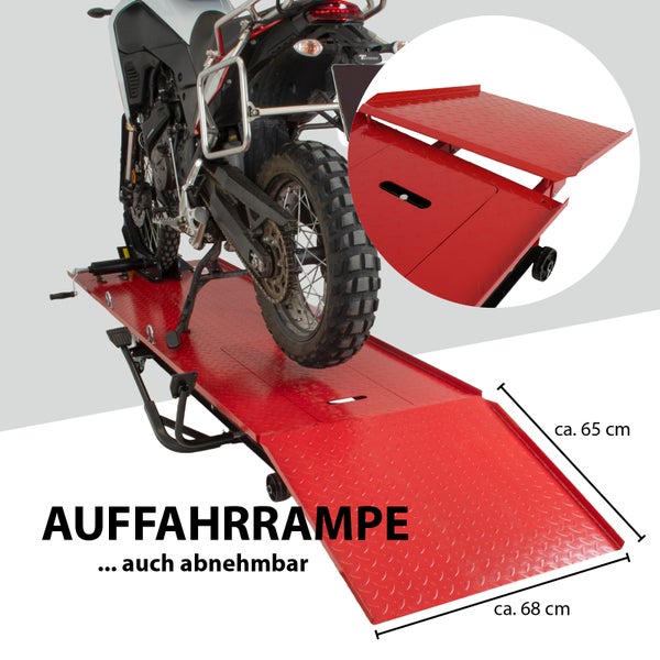 Motorrad auf einer rot lackierten Motorradhebebühne mit abnehmbarer Rampe.