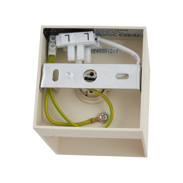 Innenansicht einer Wandlampe mit Verkabelung und Fassung