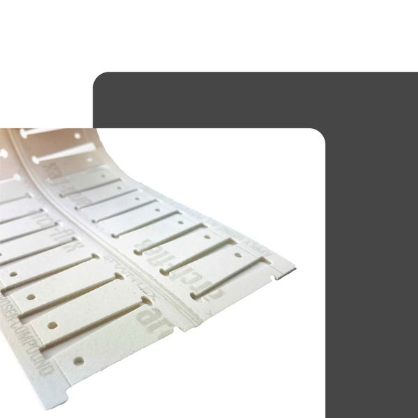 Flexibles Strait-Flex Kantenband für den Trockenbau mit vorgestanzten Schlitzen für Spachtelmasse.
