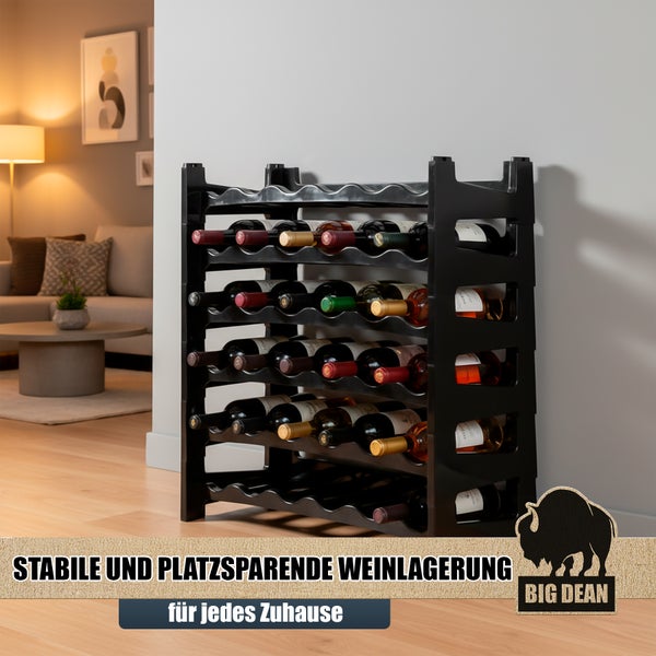 Schwarzes Weinregal aus Kunststoff mit gefüllten Weinflaschen