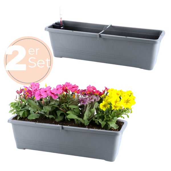 Zwei graue Blumenkästen, einer mit Blumen bepflanzt, als Set