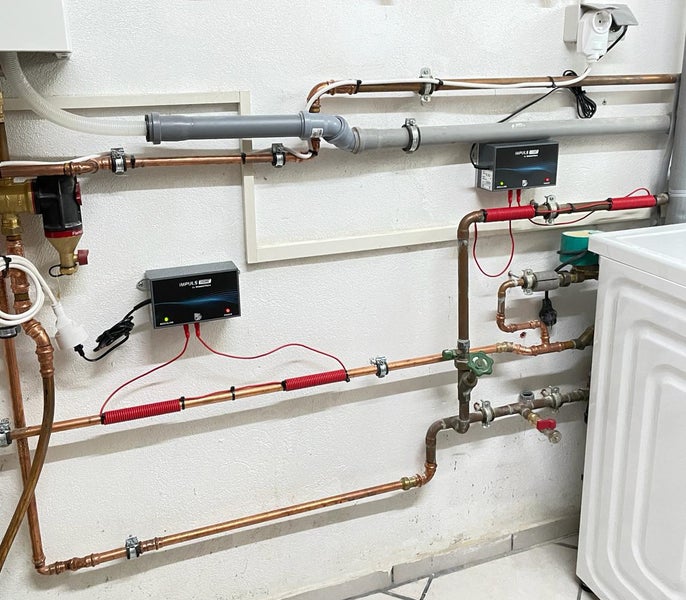 Entkalkungssystem Impuls Home 40. Umweltfreundlicher Impuls-Entkalker bis 1-½ Zoll oder 40 mm Rohrdurchmesser und max. Durchfluss von 2,8 m³/h