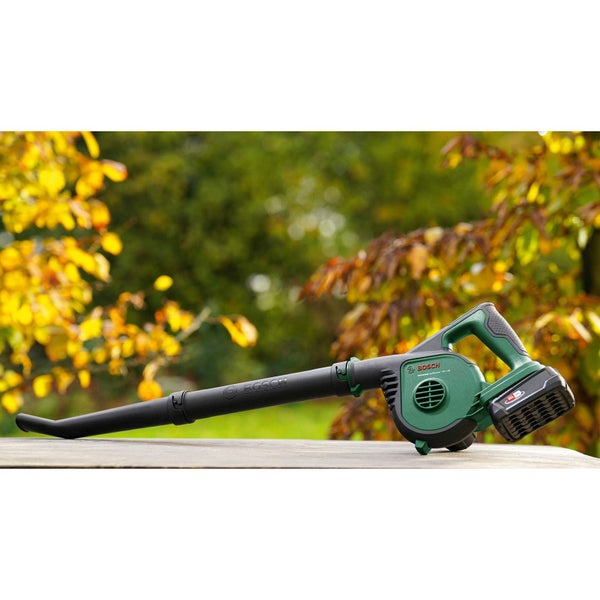 Bosch Akku-Laubbläser UniversalLeafBlower 18V-130 1 x Akku PBA 18V 2,5Ah Ladegerät - 06008A0600