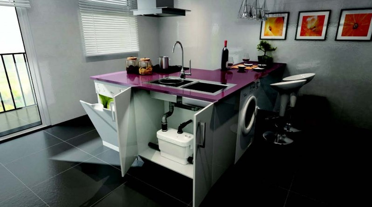 Schwarzer hydraulischer Flaschenwagenheber von KS Tools aus robustem Metall mit Bedienhebel.