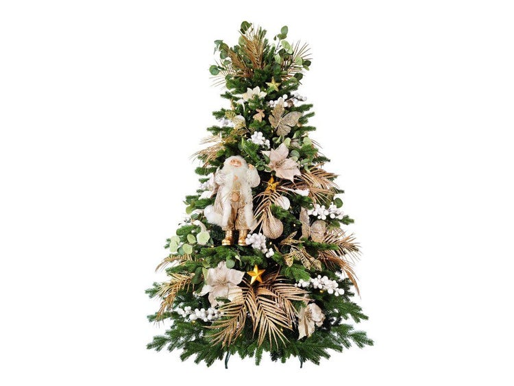 Geschmückter künstlicher Weihnachtsbaum mit einer Weihnachtsmannfigur, Blumen, Blättern und Sternen als Dekoration.