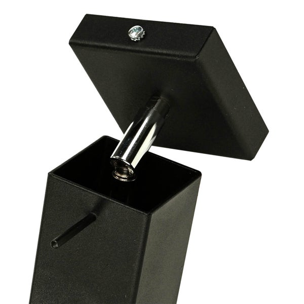 Detailaufnahme einer verstellbaren schwarzen Wandleuchte.