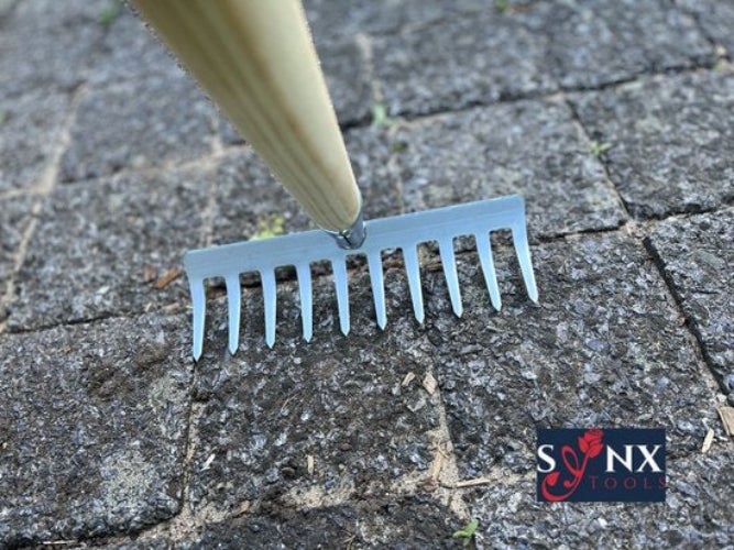 Metall Rechen mit Holzgriff für Gartenarbeiten