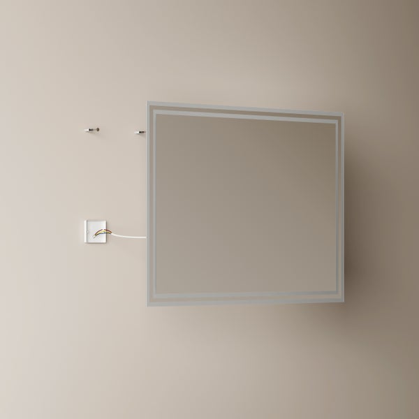 Installation eines rechteckigen beleuchteten Badspiegels mit Wandhalterungen und Elektroanschluss.
