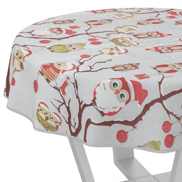 Tischdecke mit Eulenmotiv auf einem Tisch
