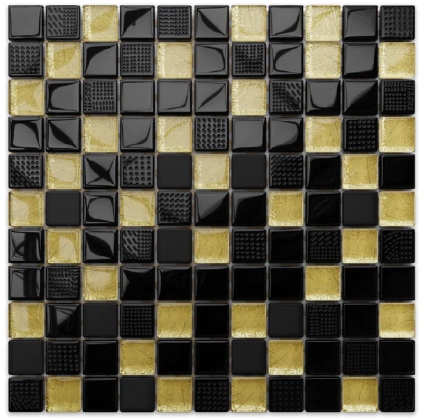 Quadratische Mosaikfliese aus Glas in Schwarz und Gold mit verschiedenen geprägten Strukturen und Mustern.