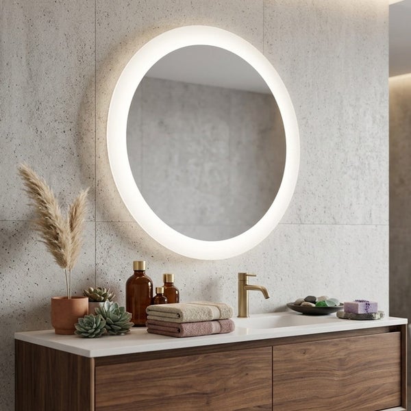 Runder Badezimmerspiegel mit integrierter Beleuchtung über einem Holzwaschtisch in einem hellen, modern gestalteten Badezimmer.