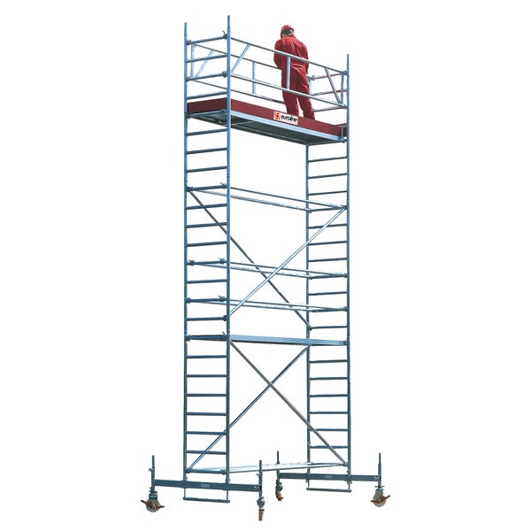 Fahrbares Gerüst mit einer Person auf der obersten Plattform