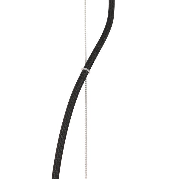 Schwarzes Textilkabel und Stahlseil einer Leuchte