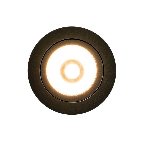 Runder LED-Einbaustrahler in Schwarz mit warmweißem Licht.