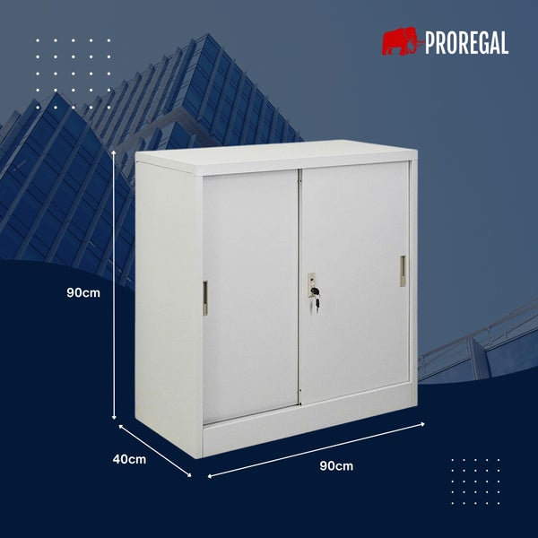 Proregal Metall-Schiebetürenschrank in Lichtgrau, 90 Zentimeter hoch, 90 Zentimeter breit, 40 Zentimeter tief, abschließbar mit zwei Schlüsseln.