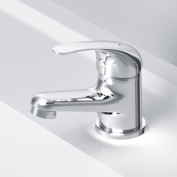Moderne Einhebel Waschtischarmatur aus Metall in glänzender Optik für das Badezimmer.