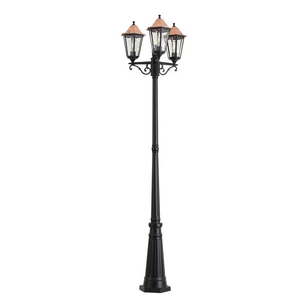 Dreiblattmastleuchte im klassischen Stil fuer den Gartenbereich mit drei Leuchtenkoepfen und Mast aus Metall.